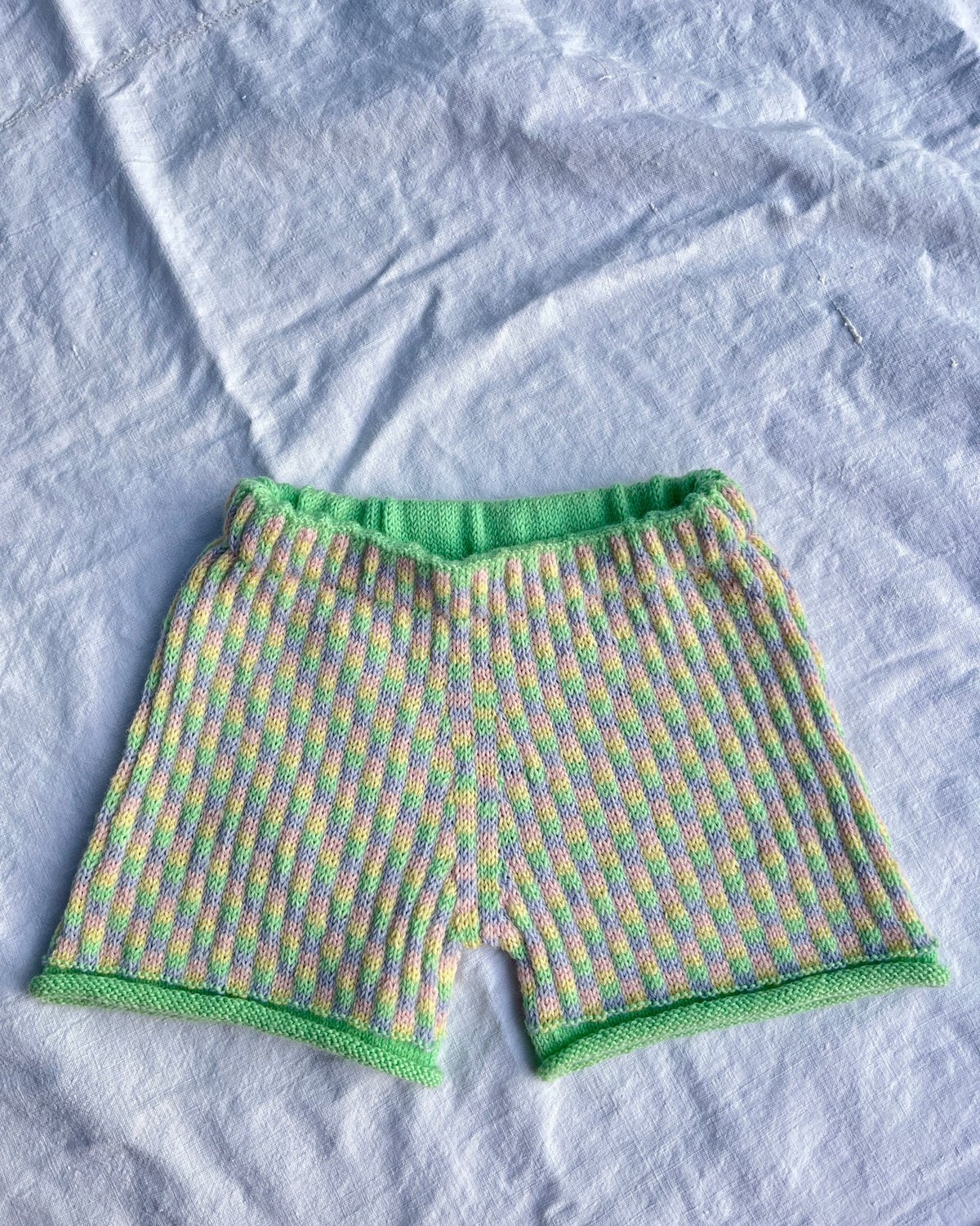 Another Brick In The Wall Shorts Junior Dansk Popknit strikkeopskrift