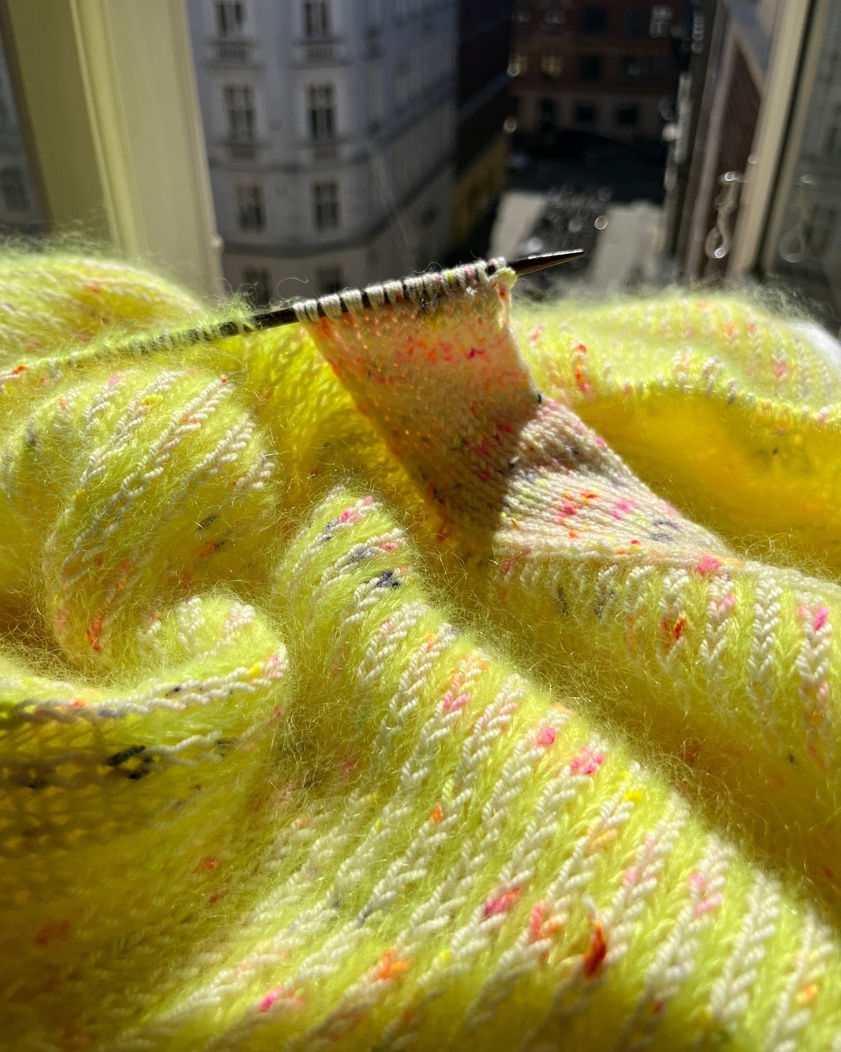 Champagne Supernova Sweater Deutsch