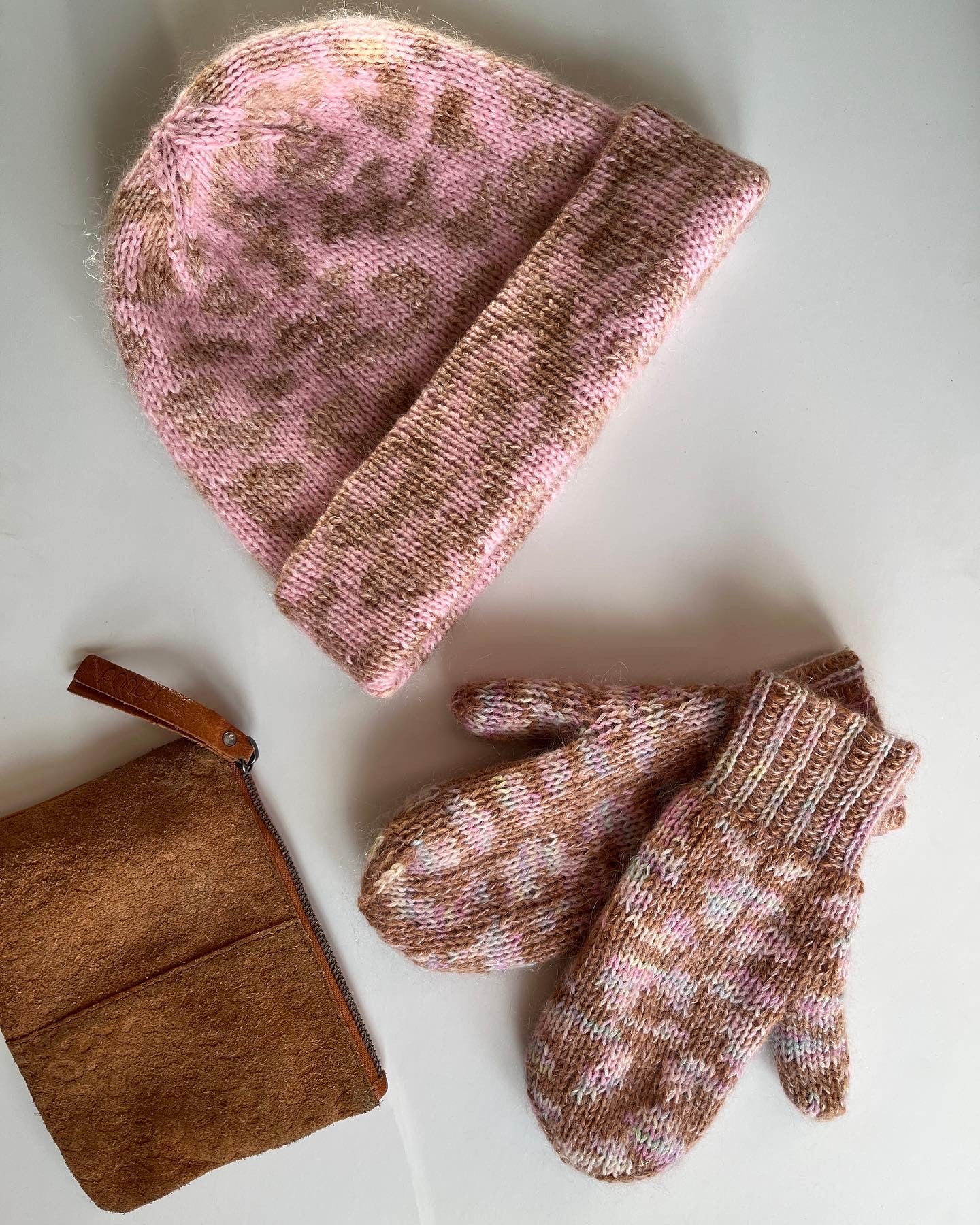 KURSUS I TOFARVET DOBBELTSTRIK 21.01.2024 Popknit strikkeopskrift