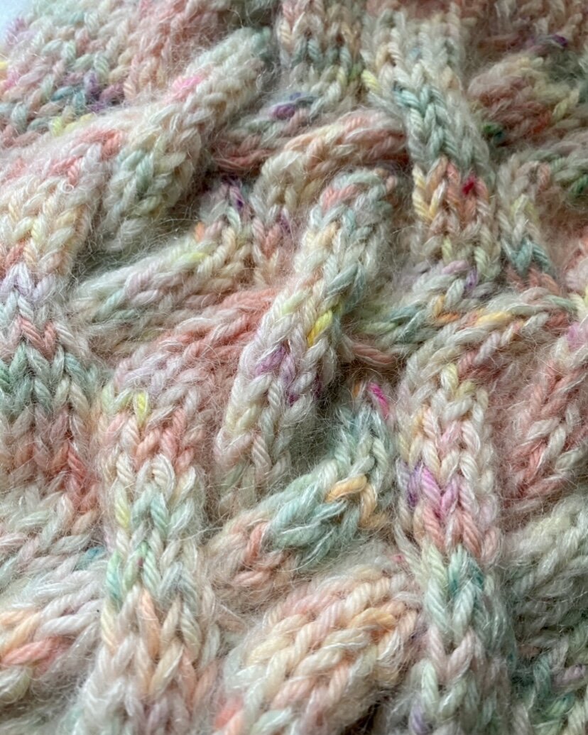 She’s A Rainbow Neck Warmer English Popknit knitting pattern