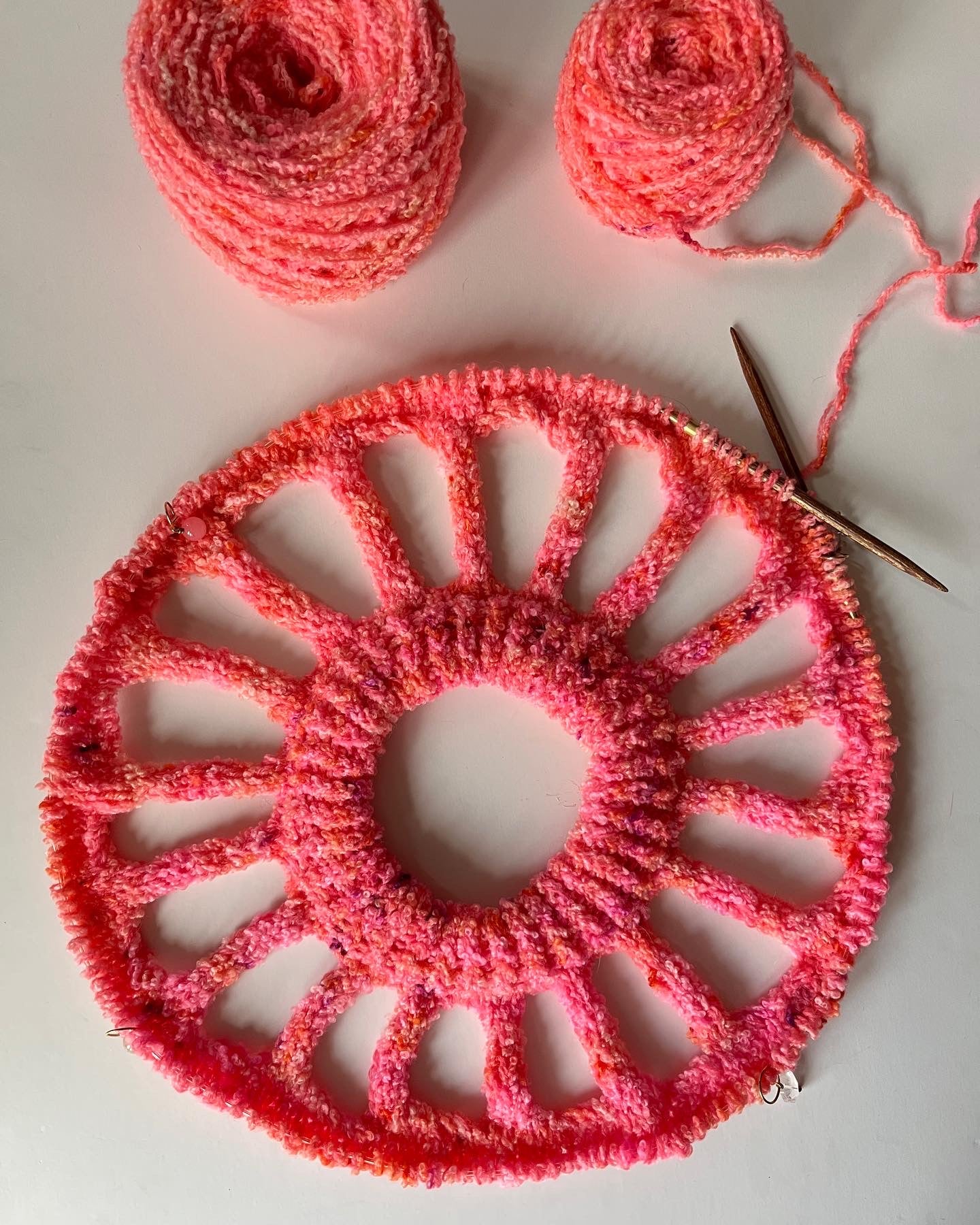 Spice Up Your Life Sweater Dansk Popknit strikkeopskrift