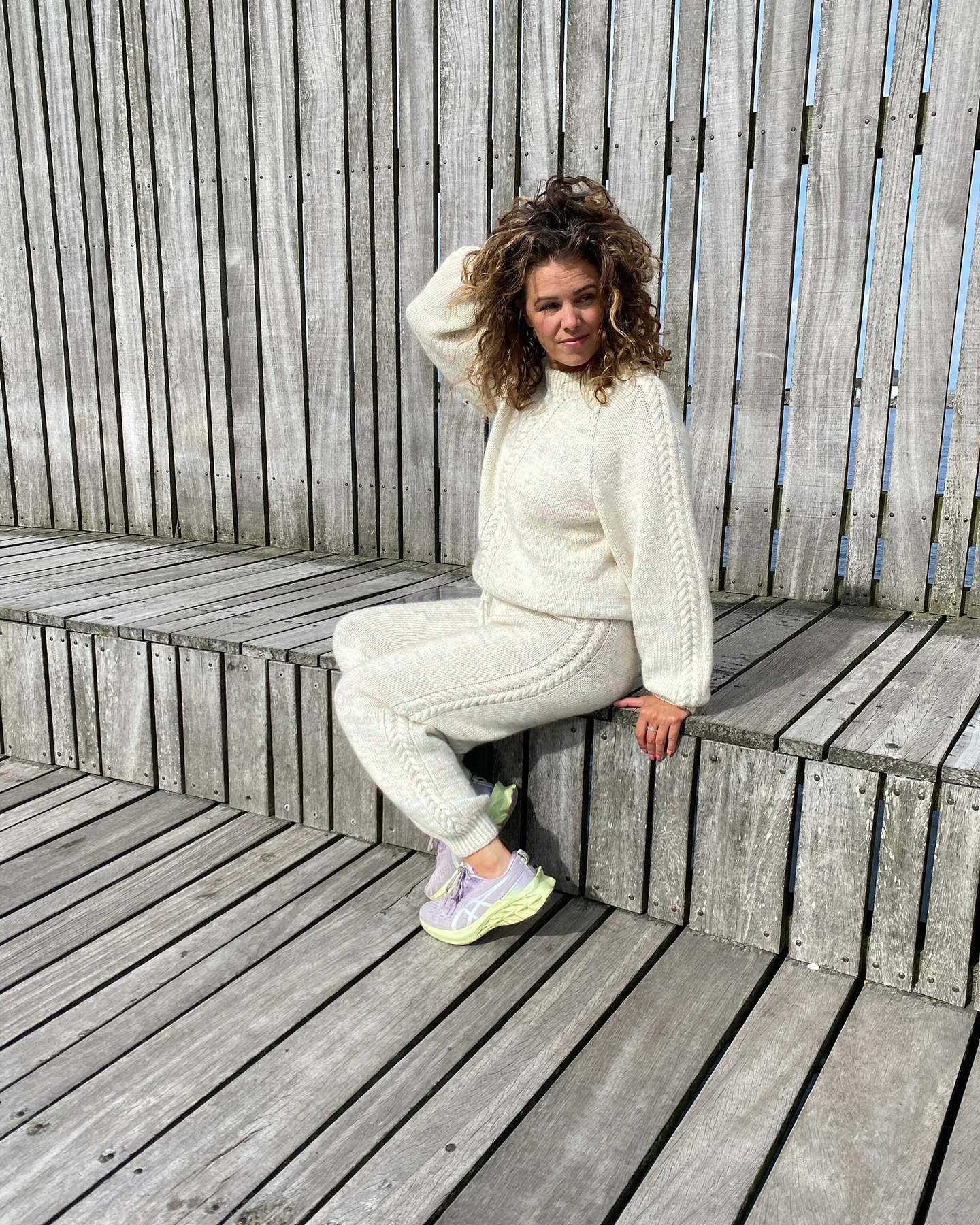 Twist and Shout Sweat Suit Dansk Popknit strikkeopskrift