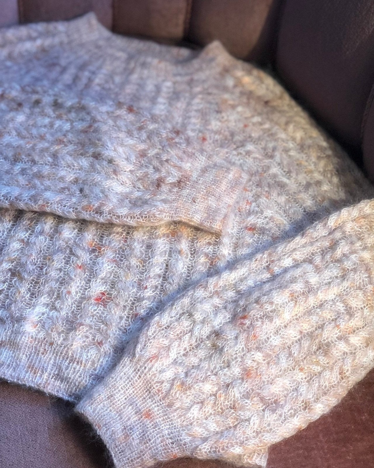 Twist and Shout Sweater Dansk Popknit strikkeopskrift