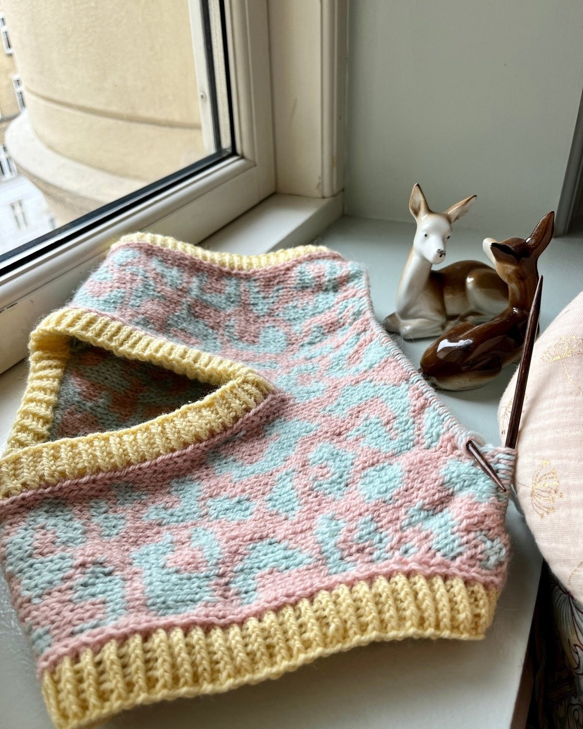 Wild Boys Slipover Junior English Popknit knitting pattern