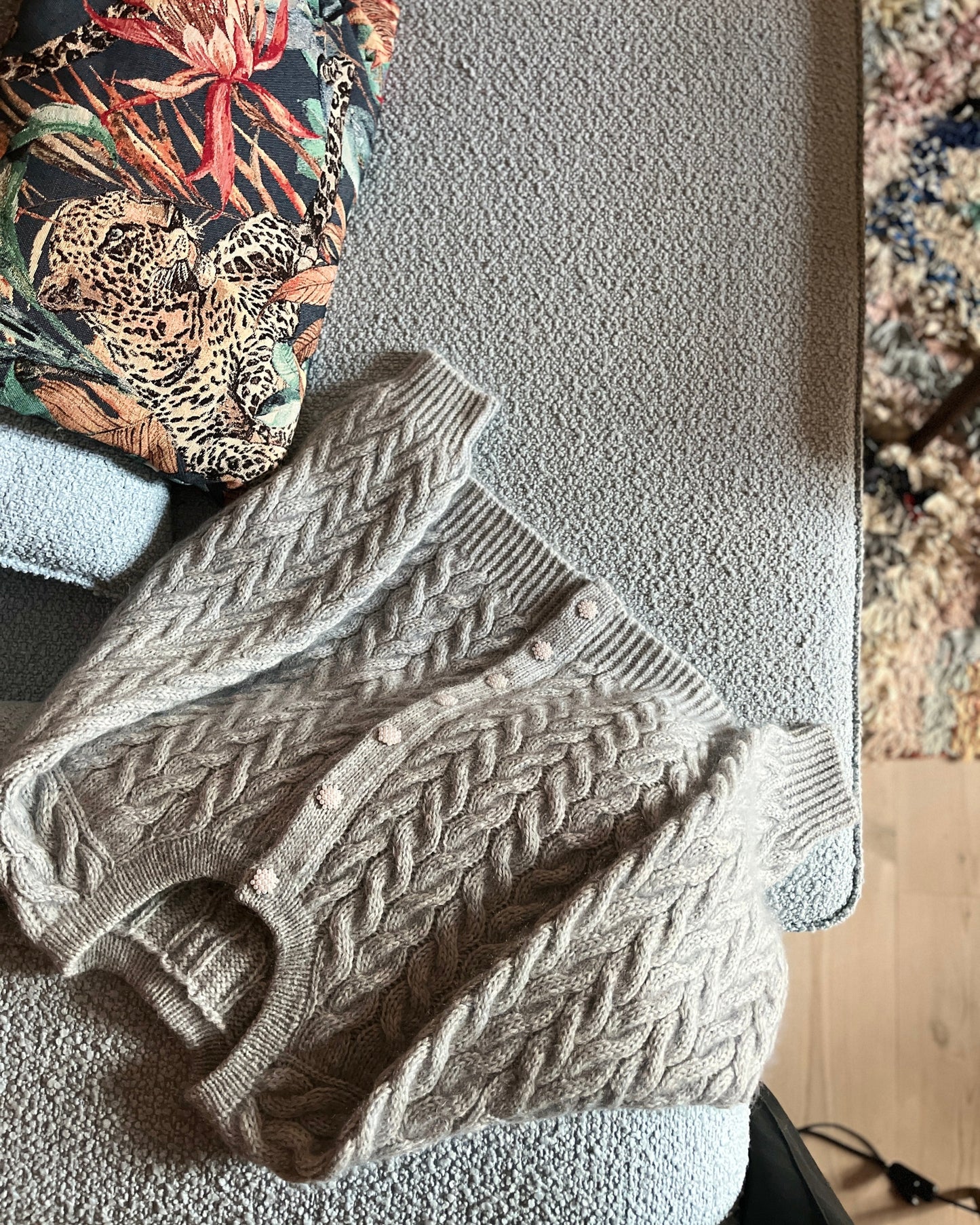 Let's Twist Again Cardigan English