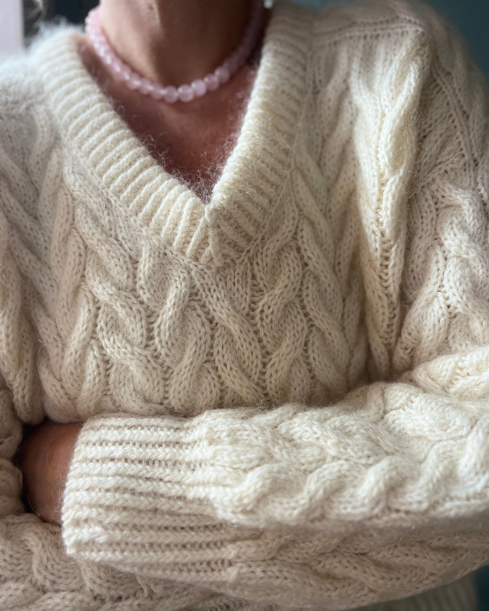 Let's Twist Again Sweater V-Neck English – Popknit
