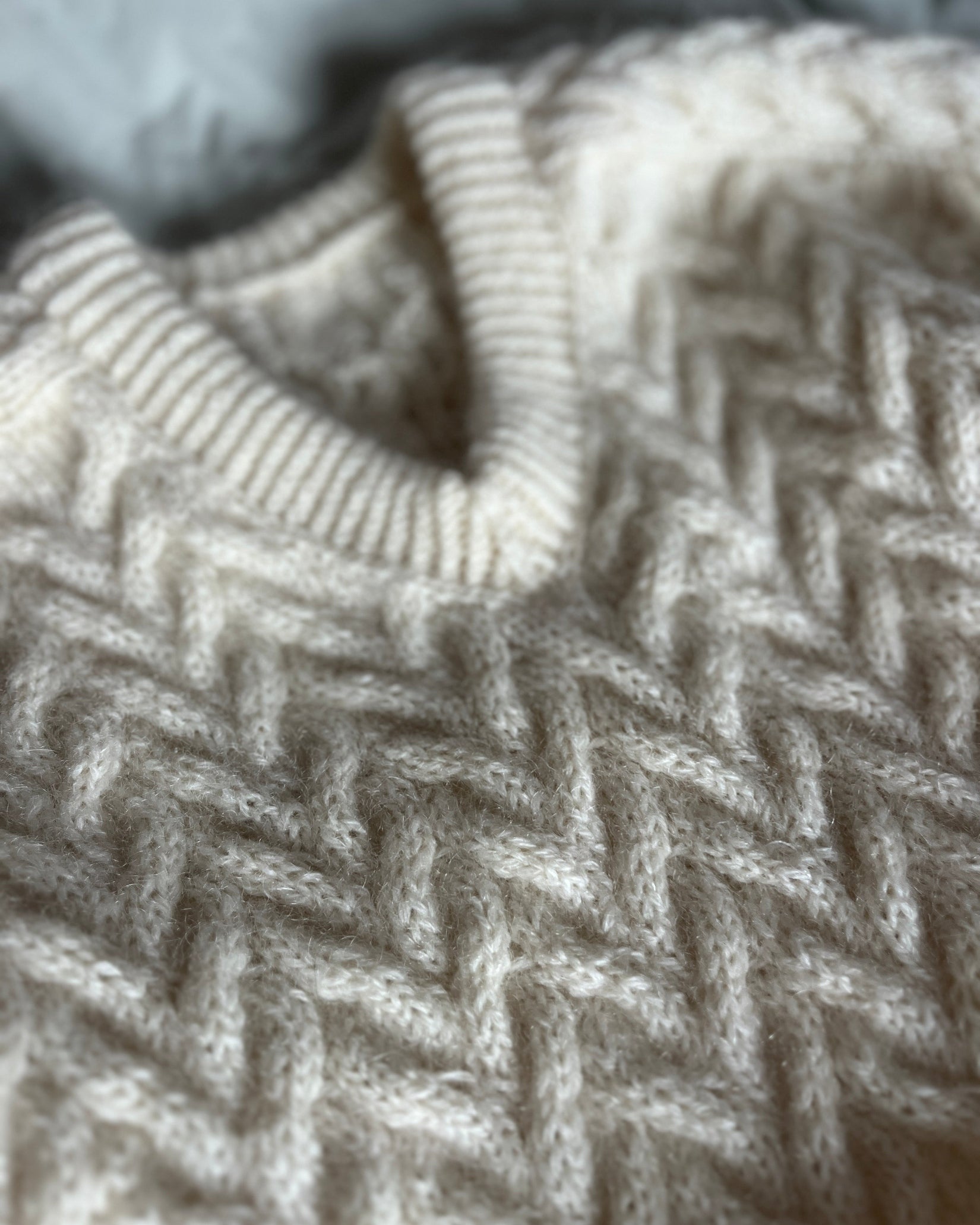 strikkeopskrift, moderne strik, strik, knitting pattern, modern knitwear, cable knitting, håndstrikket, nordisk strik, nordic knitting, knitwear design, 