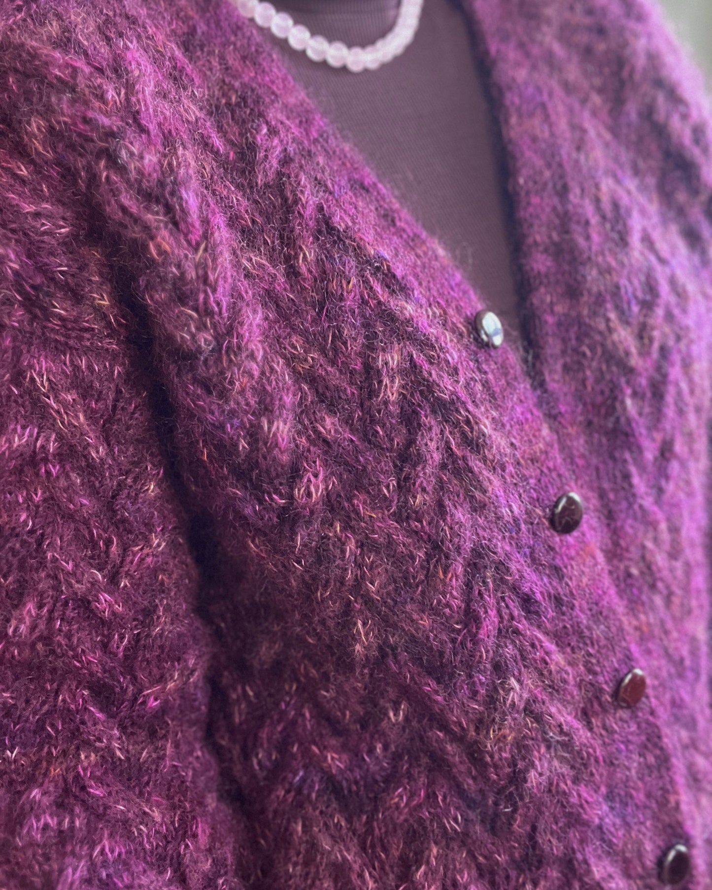 Let's Twist Again Cardigan V-Neck English