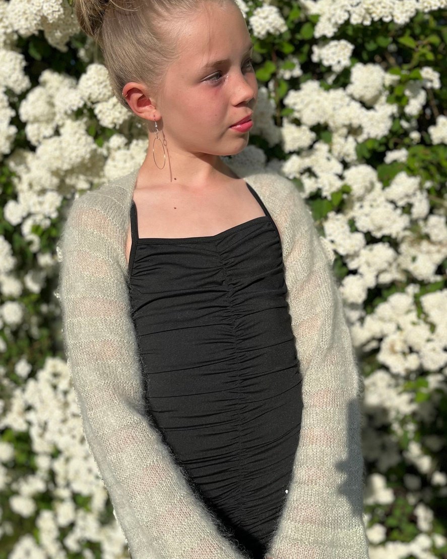 Straight Up Bolero Junior Dansk Popknit strikkeopskrift