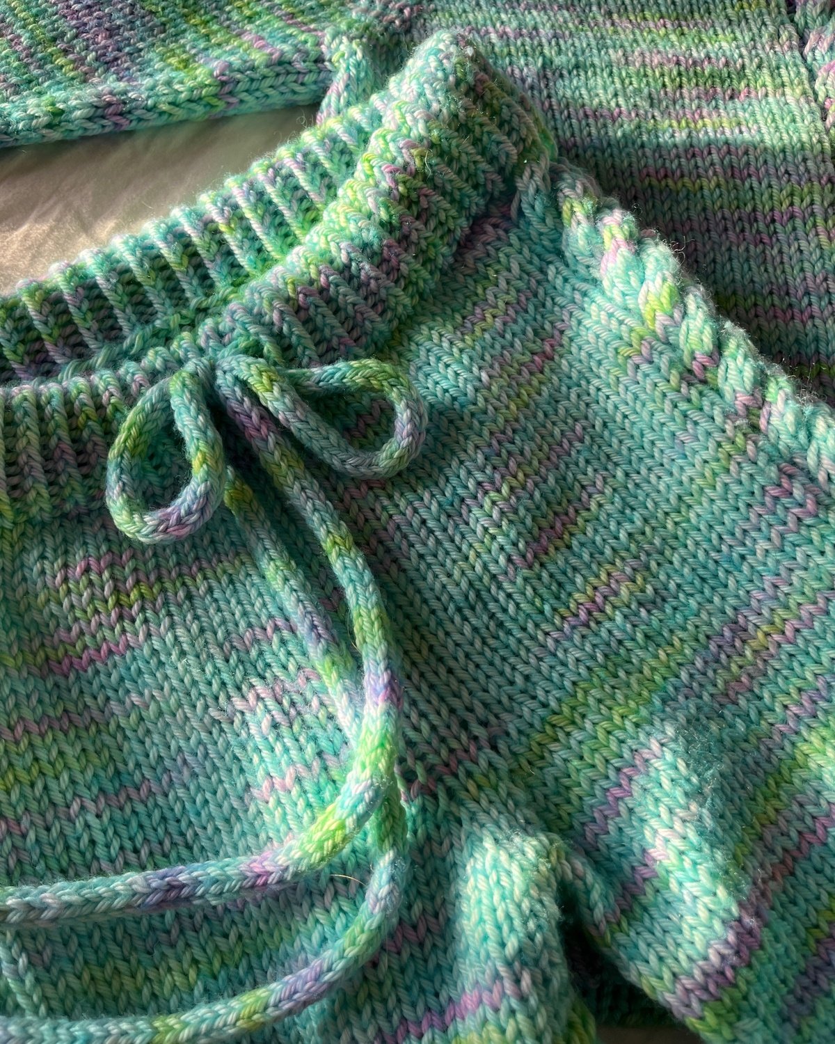Twist And Shout Sweat Suit Junior English Popknit knitting pattern