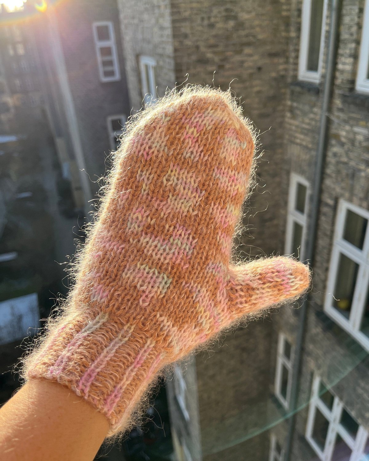 Welcome To The Jungle Mittens Norsk Popknit strikkeoppskrift