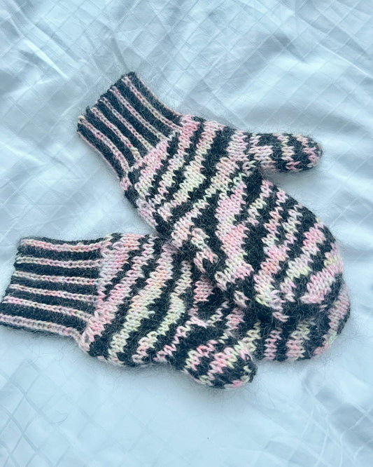 Zebra Mittens English Popknit knitting pattern