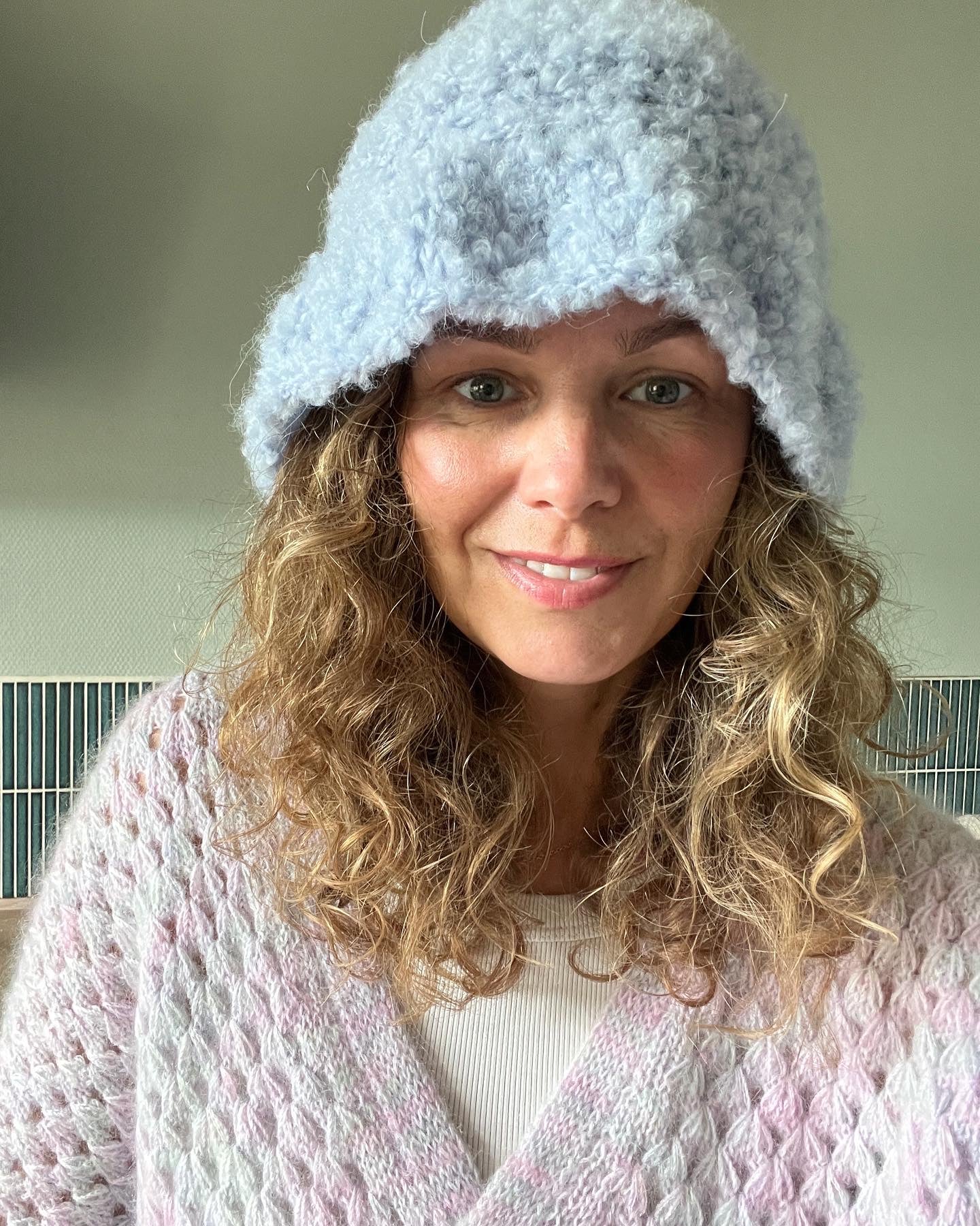 Be My Baby Bucket Hat Dansk Popknit strikkeopskrift