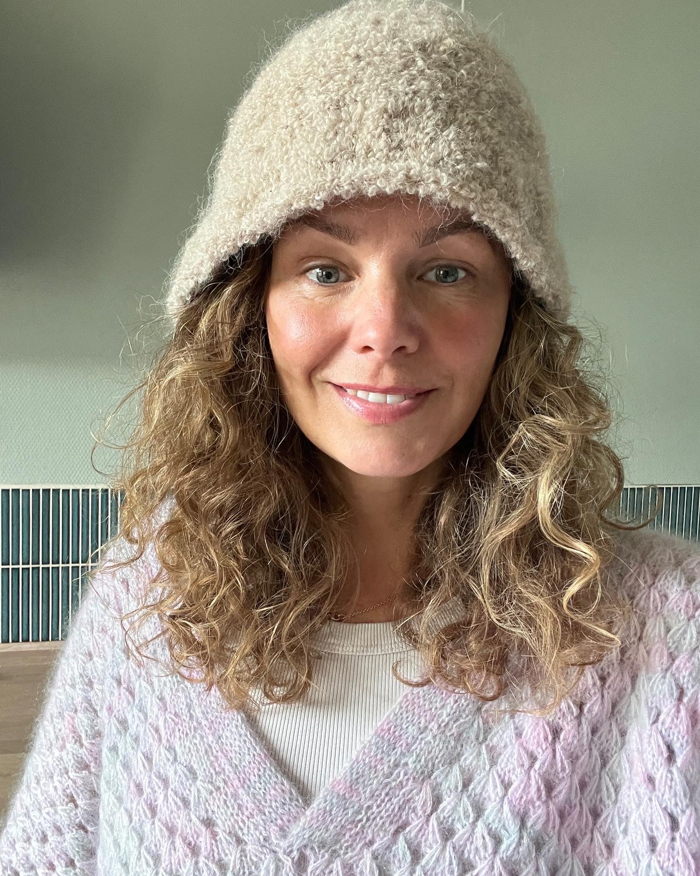 Be My Baby Bucket Hat Dansk Popknit strikkeopskrift