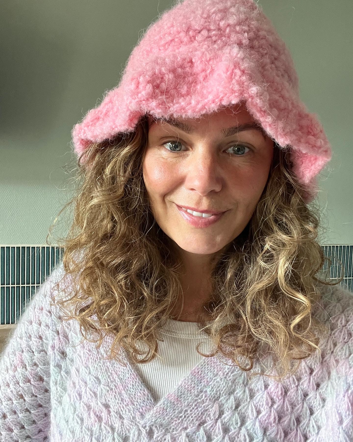 Be My Baby Bucket Hat Dansk Popknit strikkeopskrift