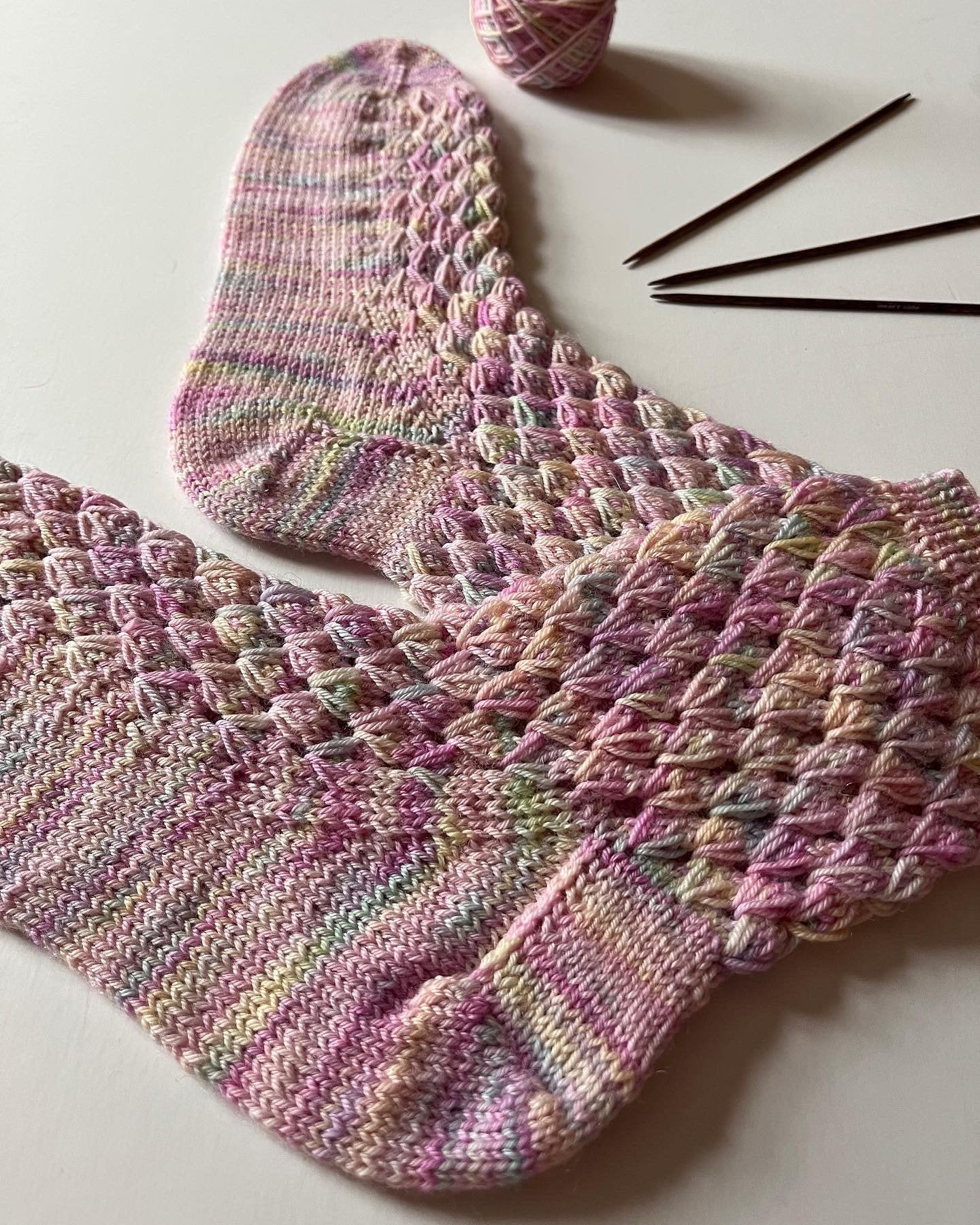 Euphoria Socks English Popknit knitting pattern