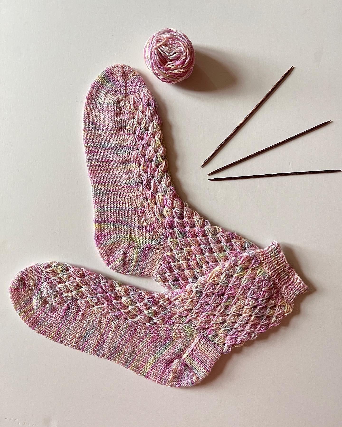 Euphoria Socks English Popknit knitting pattern