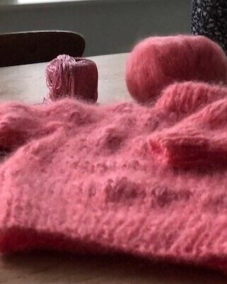 Killing Me Softly Sweater Junior Dansk Popknit strikkeopskrift