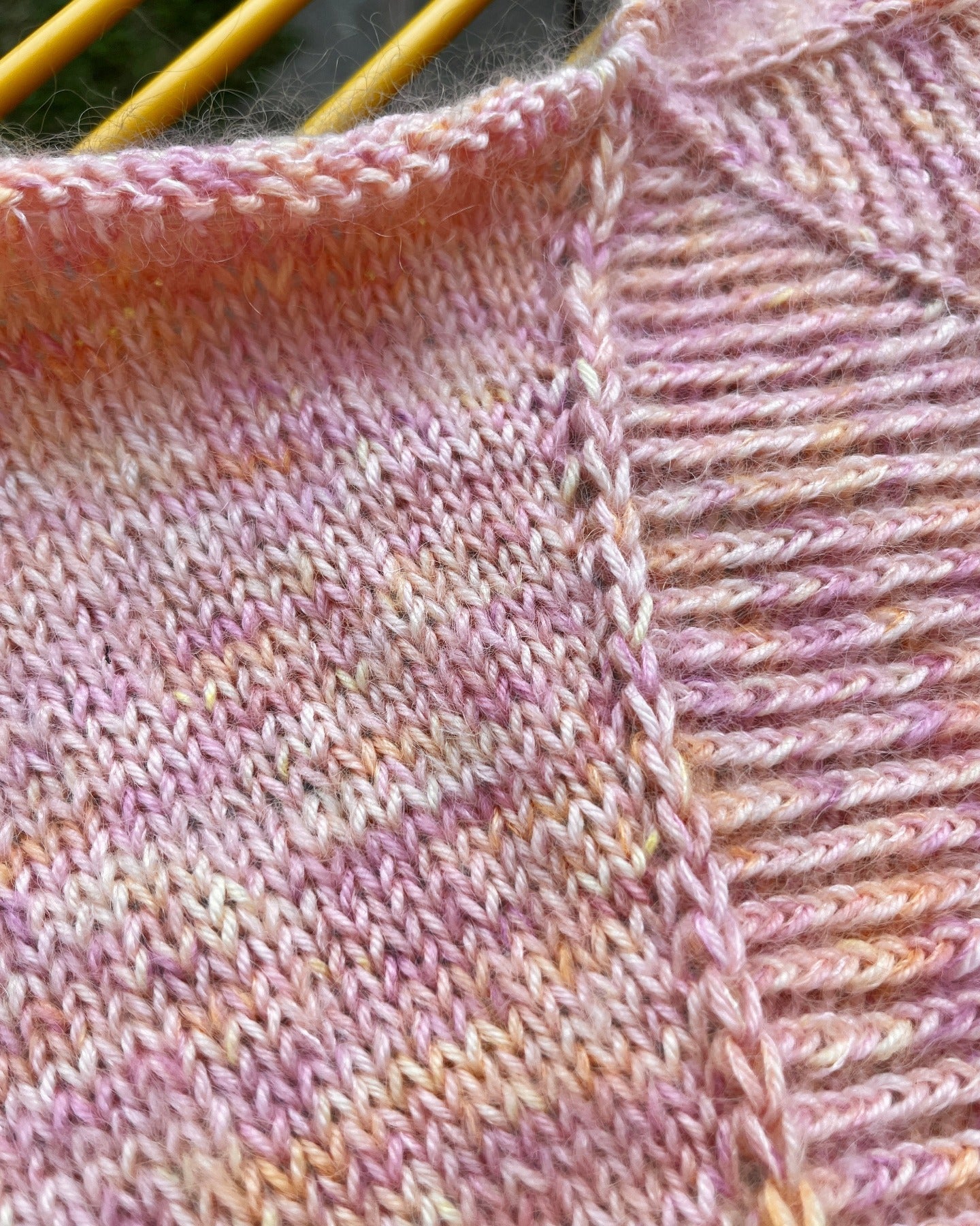 SexyBack Sweater Norsk Popknit strikkeoppskrift