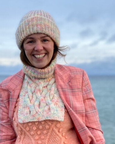 She’s A Rainbow Neck Warmer English Popknit knitting pattern