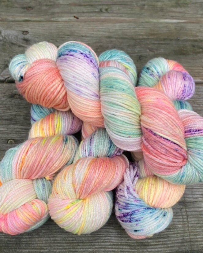 She’s A Rainbow Neck Warmer English Popknit knitting pattern