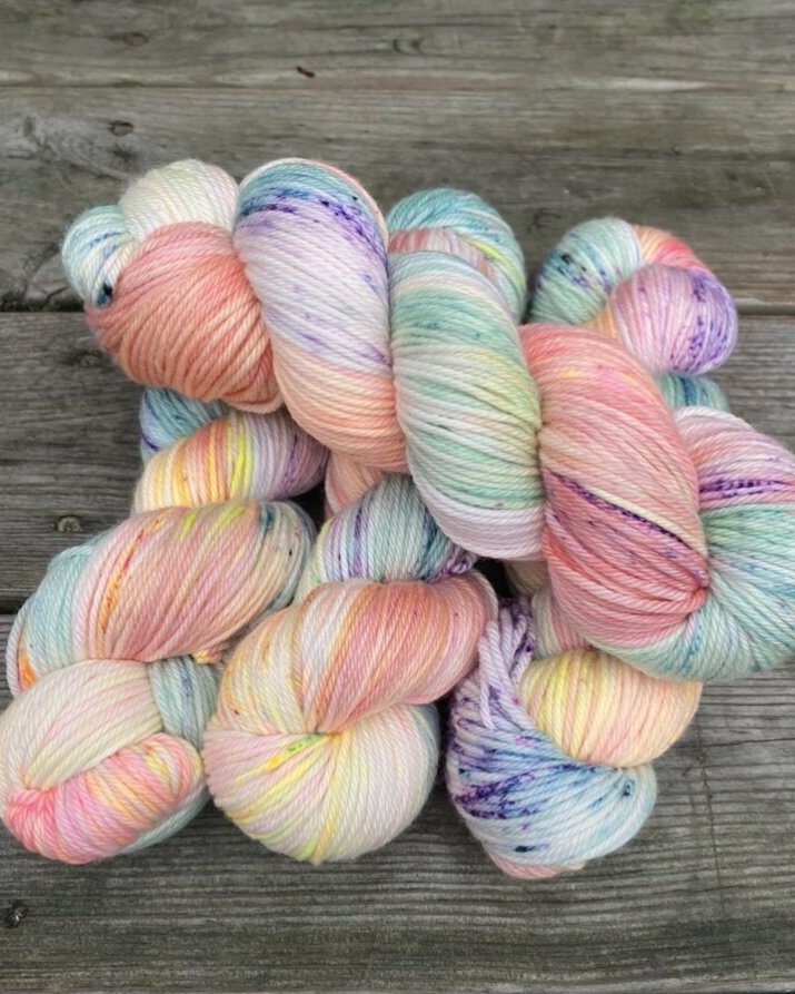 She’s A Rainbow Socks English Popknit knitting pattern