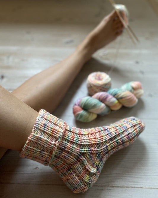 She’s A Rainbow Socks English Popknit knitting pattern