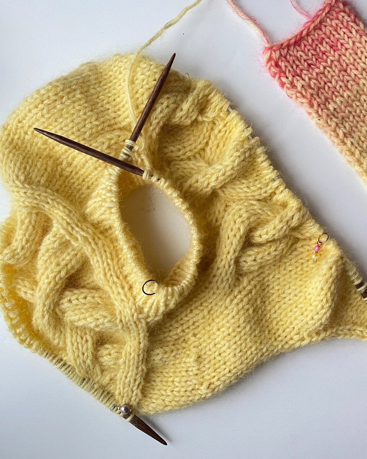 strikkeopskrift SHE'S A RAINBOW SWEATER DEUTSCH Popknit 