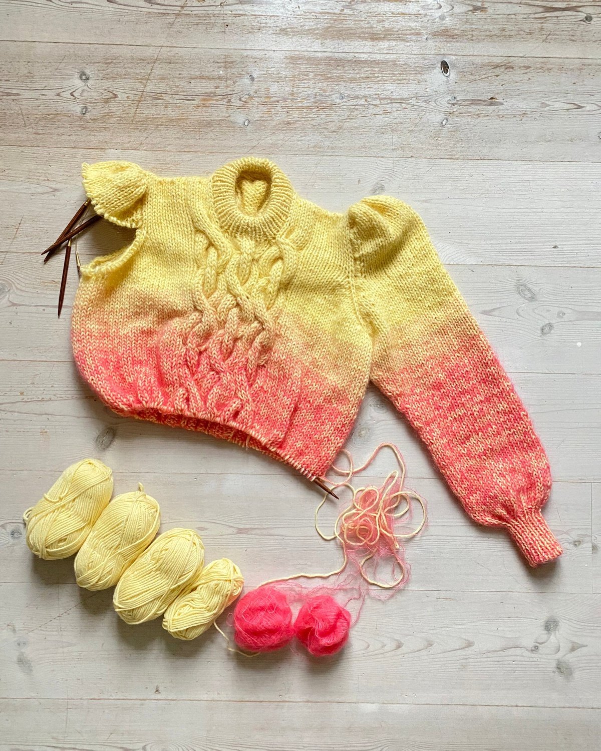 strikkeopskrift SHE'S A RAINBOW SWEATER DEUTSCH Popknit 