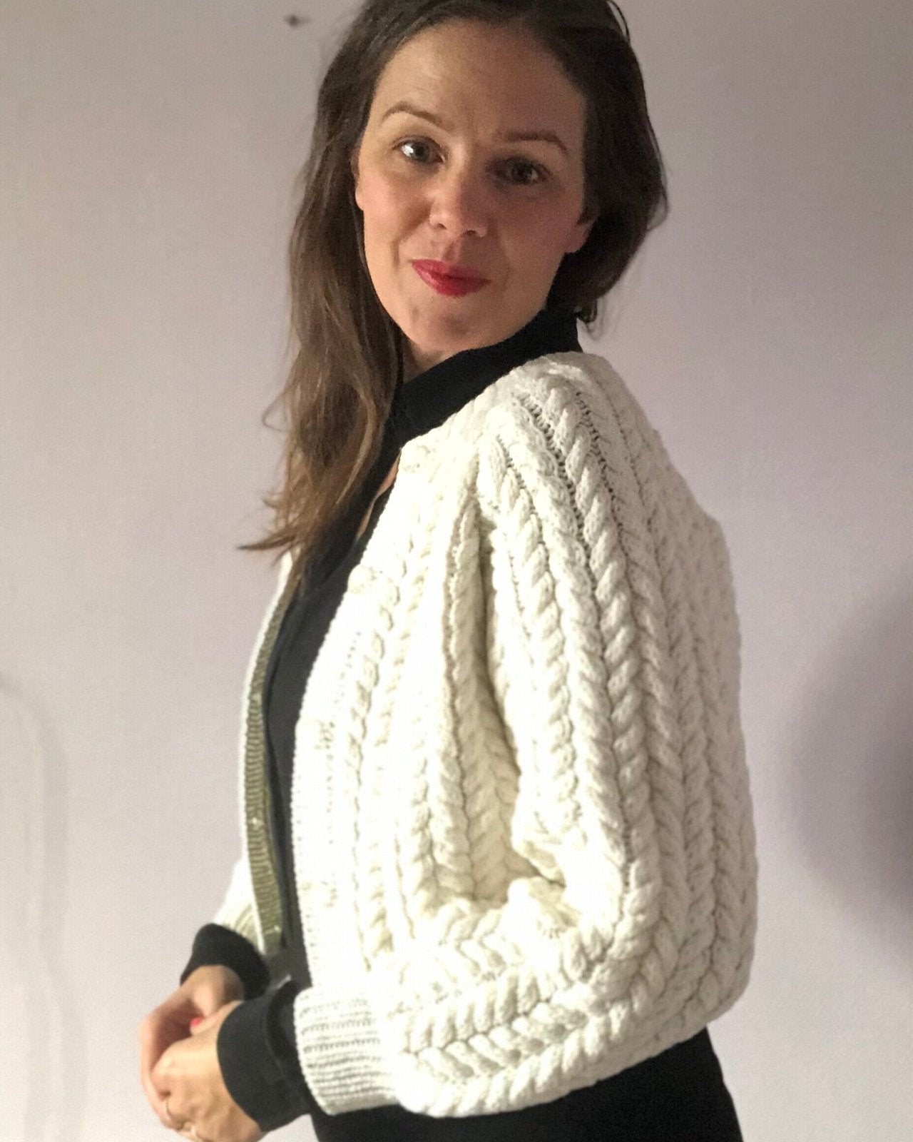 Twist and Shout Cardigan Dansk Popknit strikkeopskrift