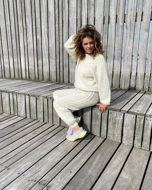 Twist and Shout Sweat Suit Norsk Popknit strikkeoppskrift
