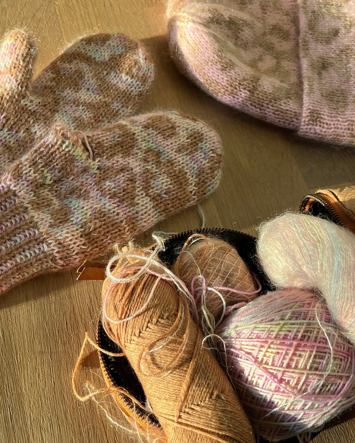Welcome To The Jungle Mittens Dansk Popknit strikkeopskrift